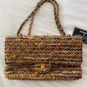 Tweed medium double flap Chanel bag